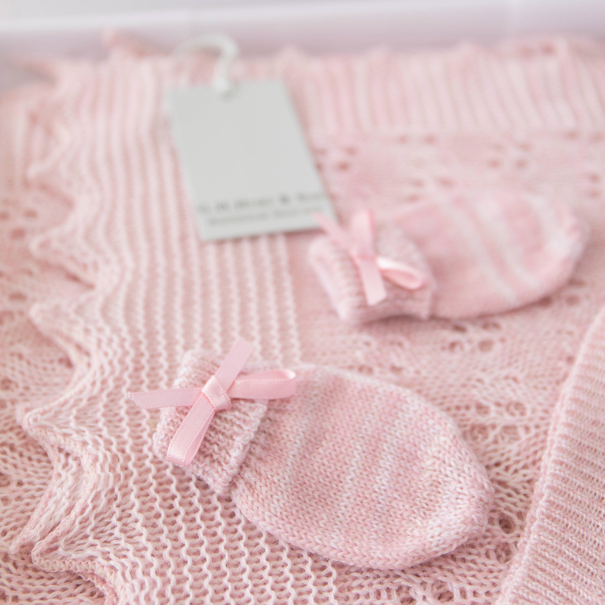 Kitten Paw Wool Baby Gift Set in Pink Detail