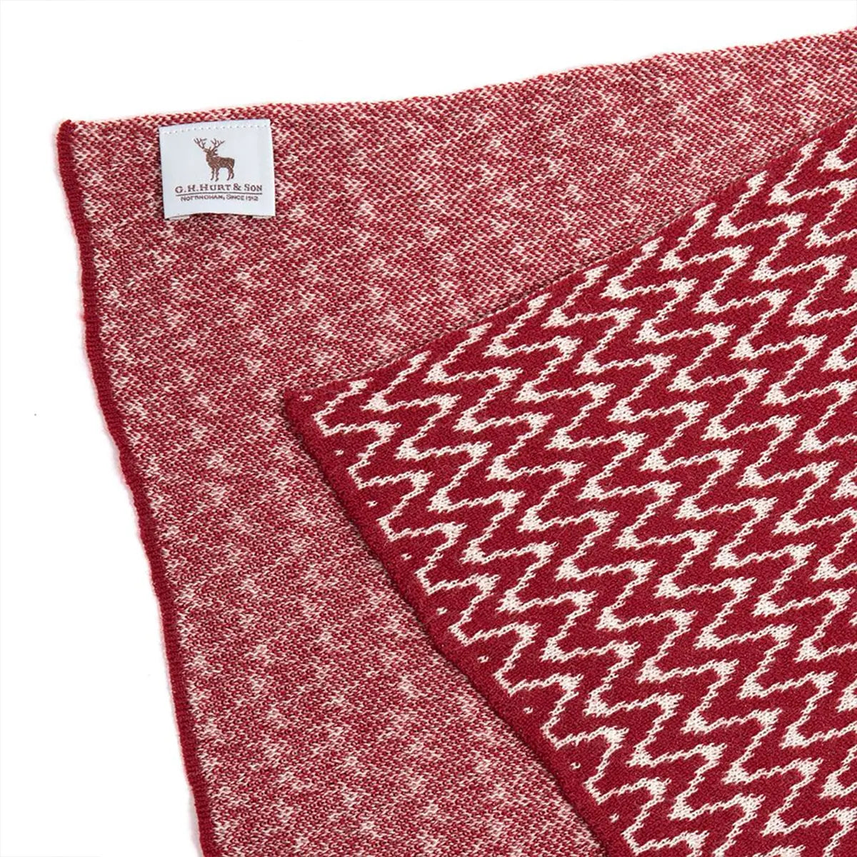 Ladies Zig Zag Wool Scarf in Burgundy Detail