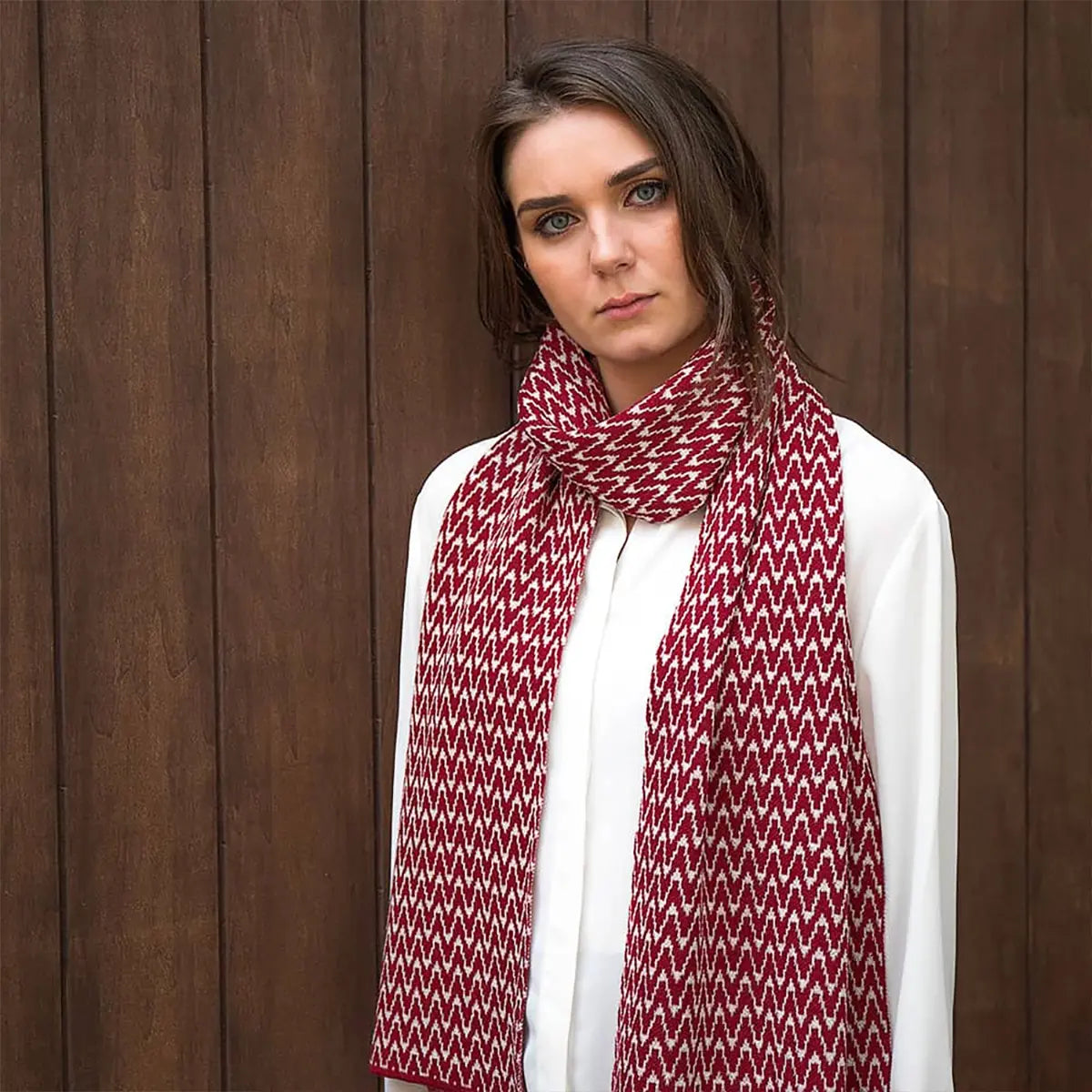 Ladies Zig Zag Wool Scarf in Burgundy