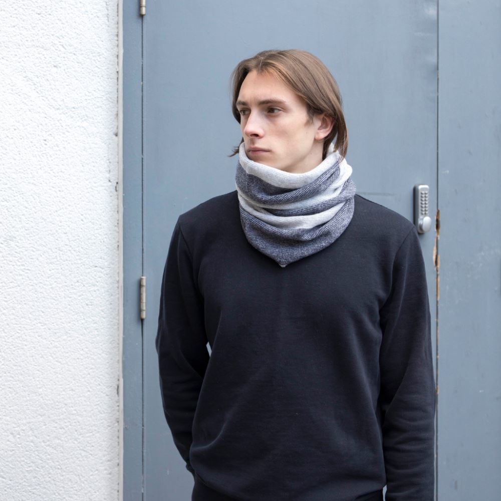Lambswool Purl Knit Neck Warmer in Navy