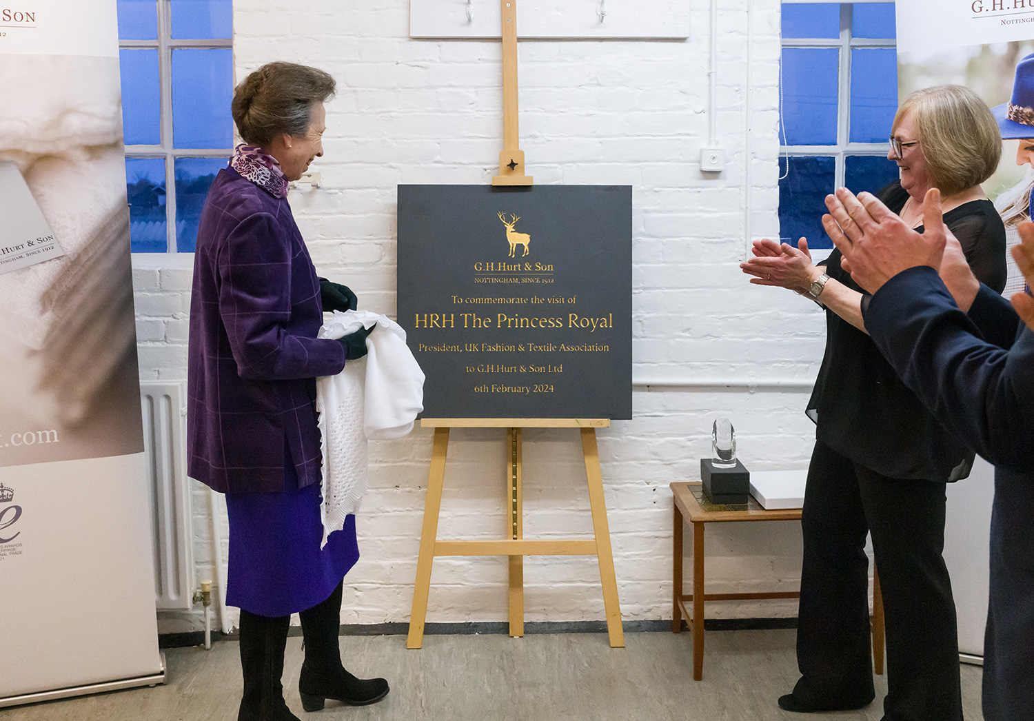 HRH unveiling commemorative plaque