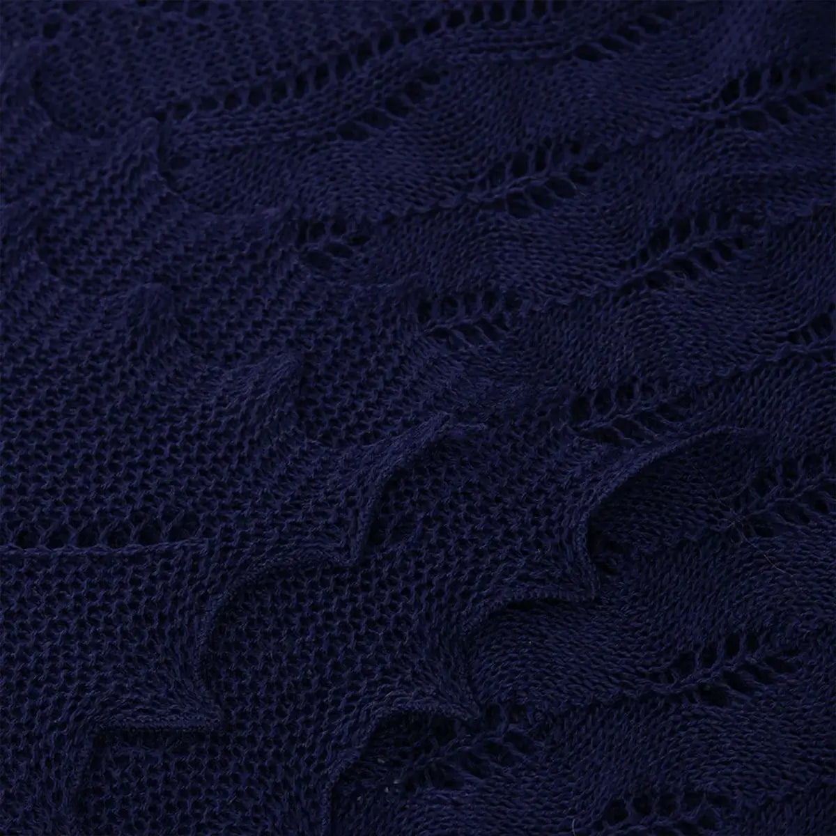 Classic Shetland Style Merino Wool Shawl in Navy Detall